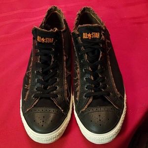 Nice design converse wore them twice almost new